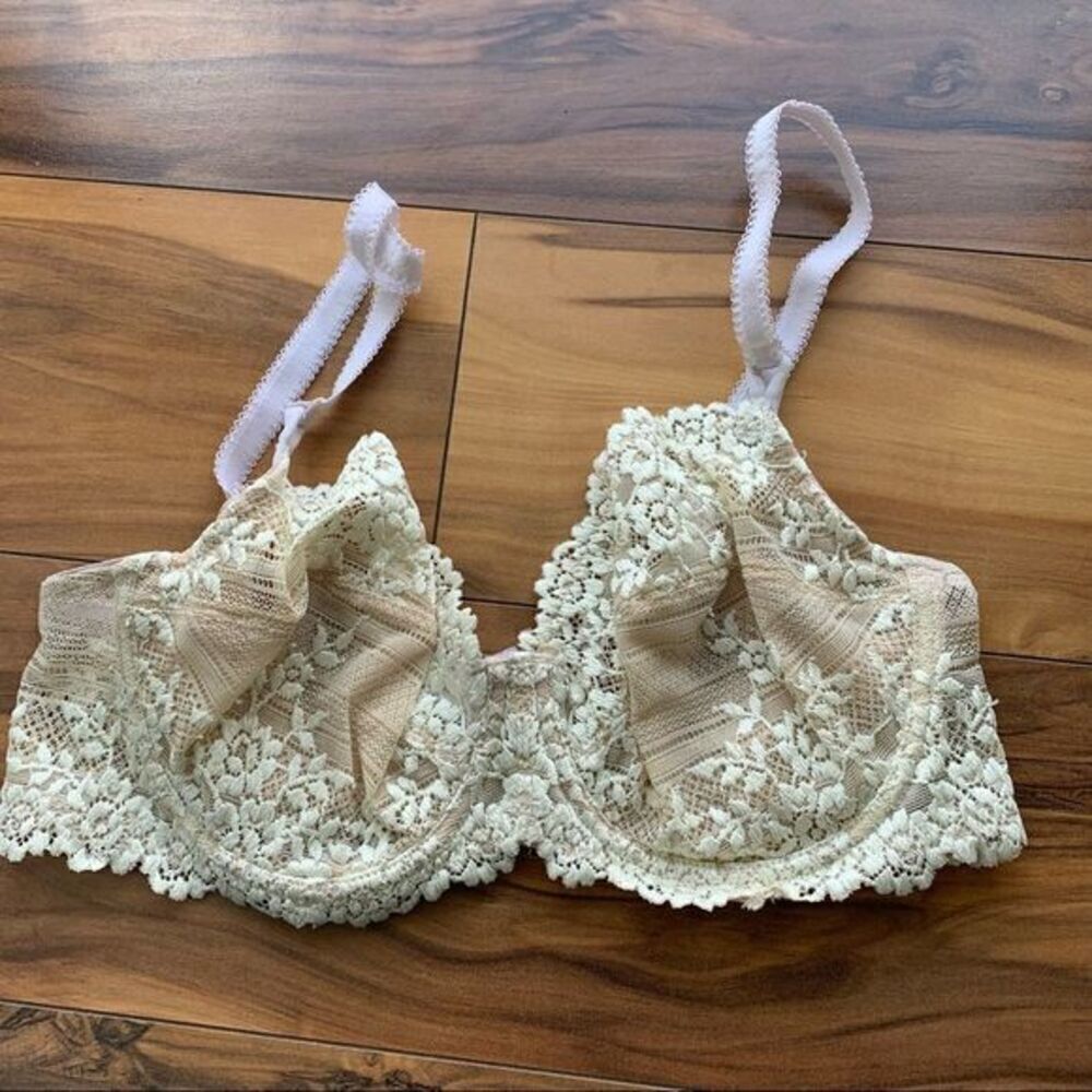 Wacoal yellow lace bras 34C
